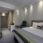 Express - By Ihg מלון