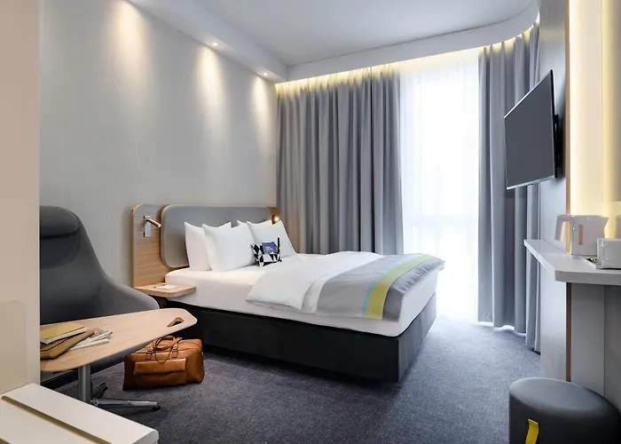 מלון Express - By Ihg 3*