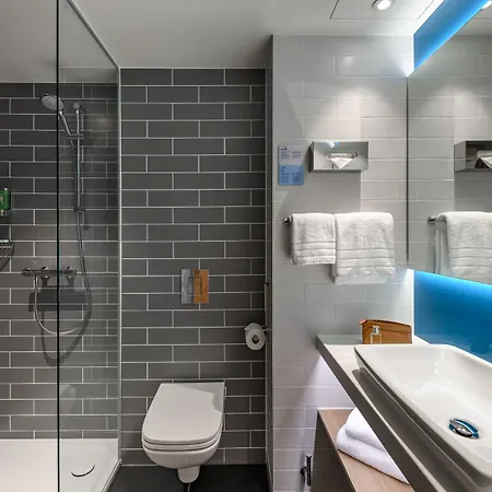 Express - By Ihg Hotell 3*