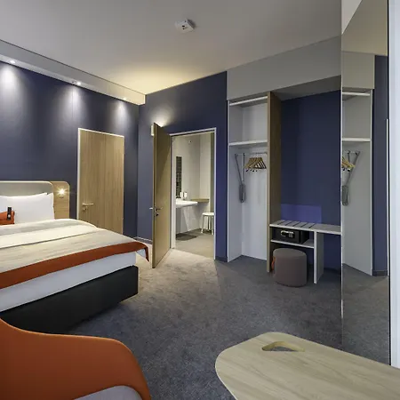 Express - By Ihg Отель 3*