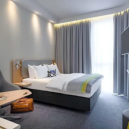 Express - By Ihg Hotell 3*